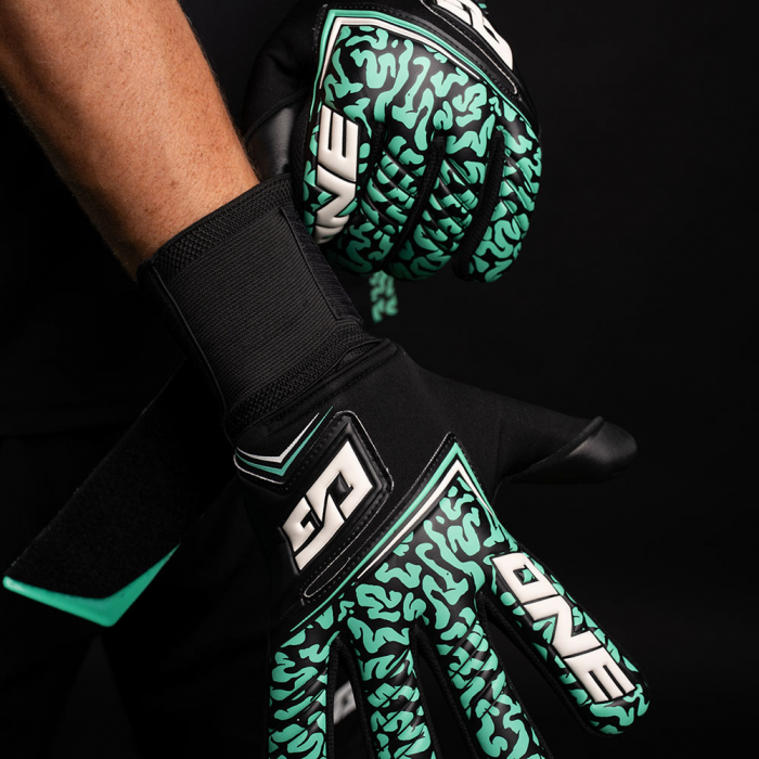 ONE NXT Advance Mentality Monster Junior Goalkeeper Gloves BLACK/GREEN