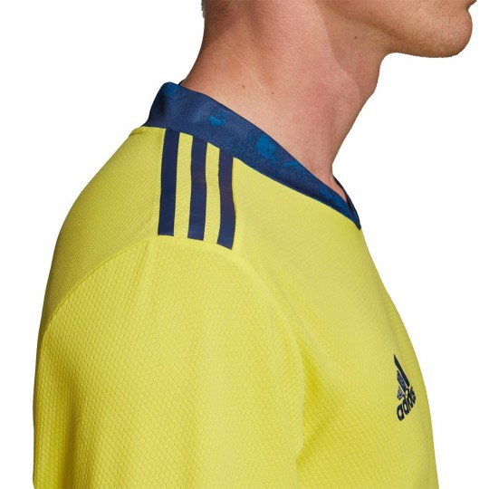 yellow goalkeeper jersey