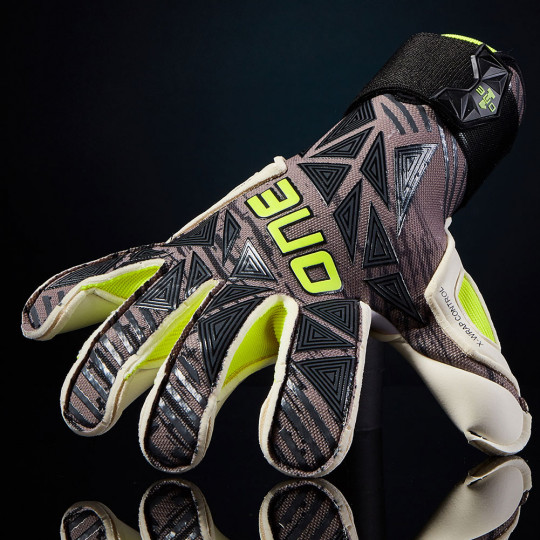 ONE GEO 3.0 Fortis Junior Goalkeeper Gloves Black/Grey/Fluo