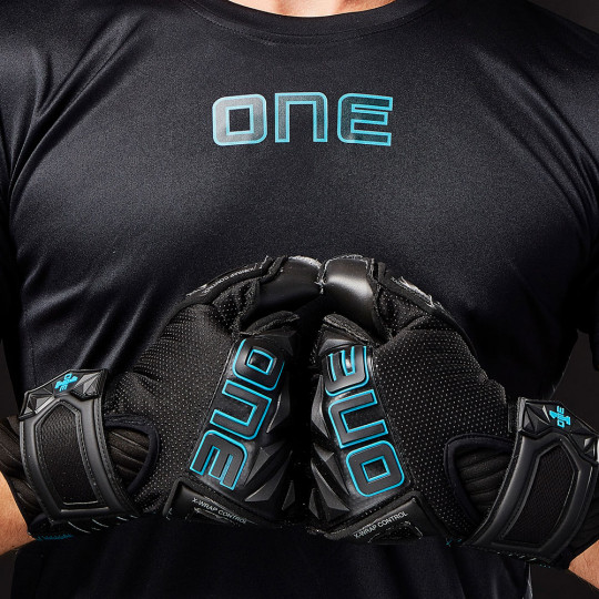 ONE SLYR Boss Junior Goalkeeper Gloves Black