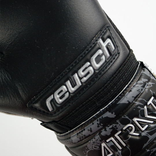 Reusch Attrakt Infinity Finger Support Junior Goalkeeper Gloves Black