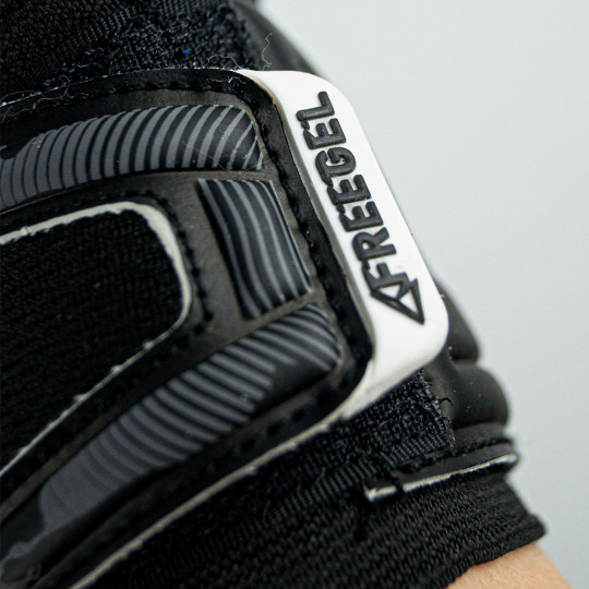 Reusch Attrakt Freegel Infinity Goalkeeper Gloves Black 