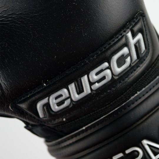Reusch Attrakt Freegel Infinity Goalkeeper Gloves Black 