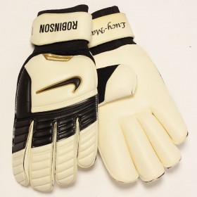 nike classic gloves