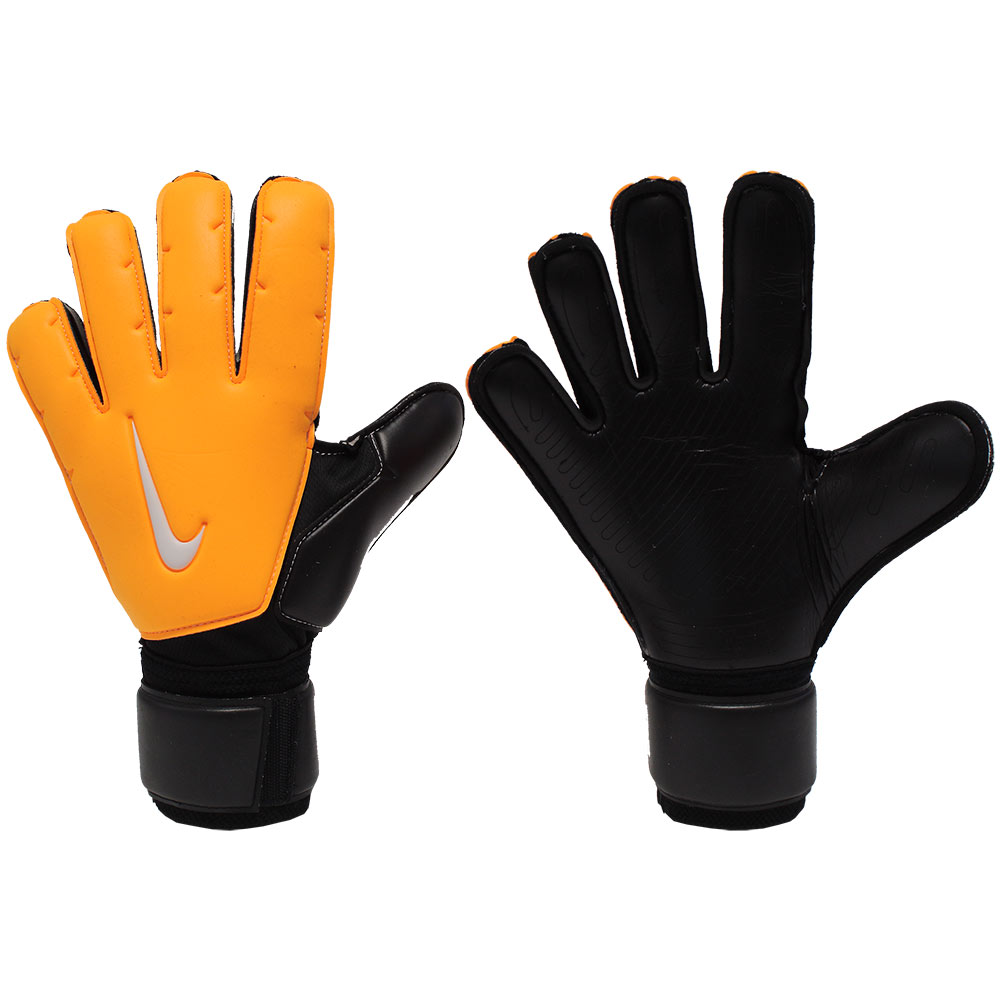 alisson becker nike gloves